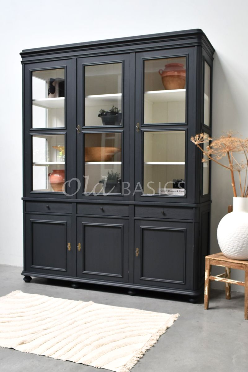Detail van Vitrinekast Amiens, 3 deuren, RAL7021, grijs, zwart, materiaal hout